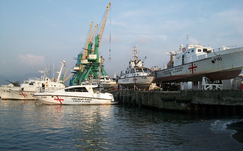 Gürcüstanın Poti və Batumi limanları fırtına səbəbindən bağlanıb