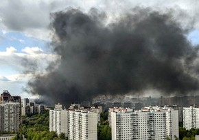 В Москве горит производственно-складское здание, к тушению привлечена авиация