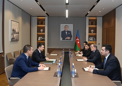 Джейхун Байрамов встретился с министром информации и соцразвития Казахстана 