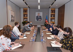 Джейхун Байрамов встретился с делегацией Великобритании
