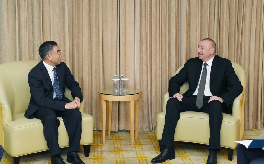 President Ilham Aliyev meets with Huawei chairman