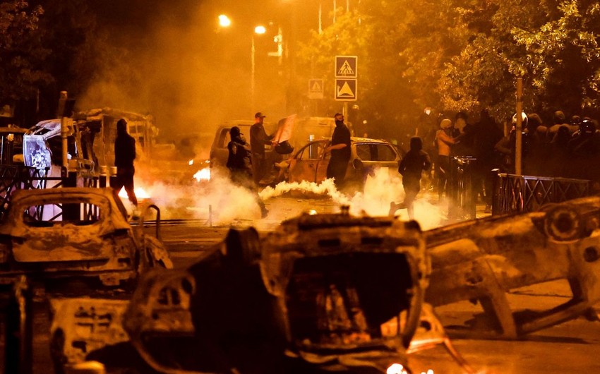 Le Figaro: Journalists being victims of riots across France