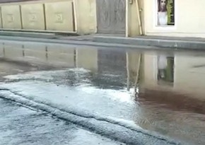 В Губинском районе лопнул водопровод, затруднено движение на близлежащей дороге