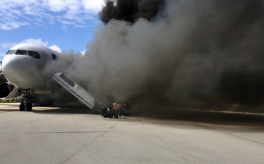 В Москве после посадки загорелся Boeing 777 - ВИДЕО