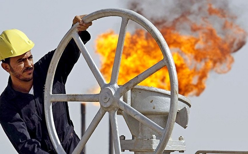 ​Нефтегазовые доходы России сократились на треть