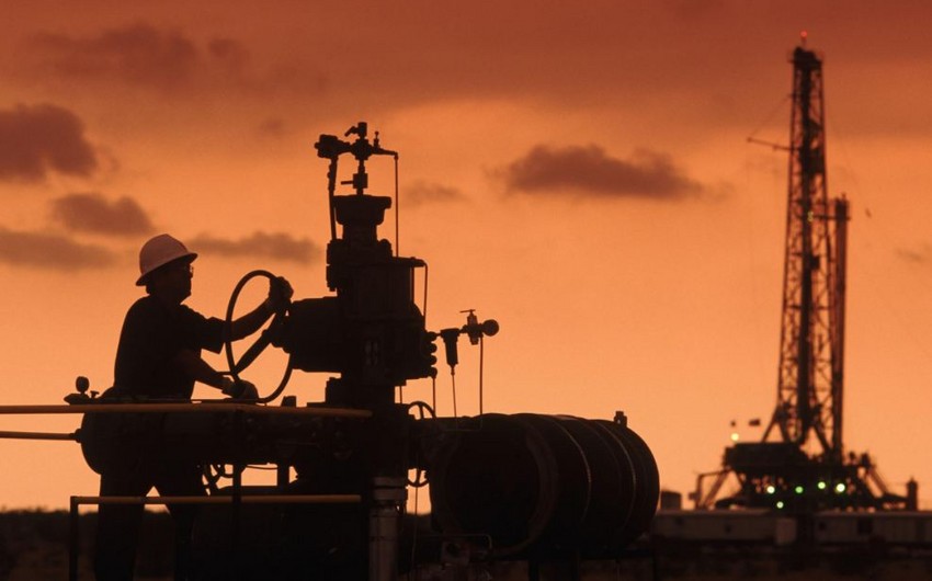 Нефть дешевеет на данных об увеличении числа буровых установок в США