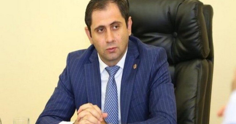 Глава Минобороны Армении отправился с рабочим визитом в Россию