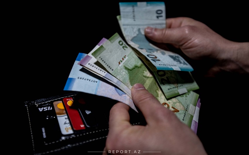 В Азербайджане среднемесячная зарплата повысилась на 3%