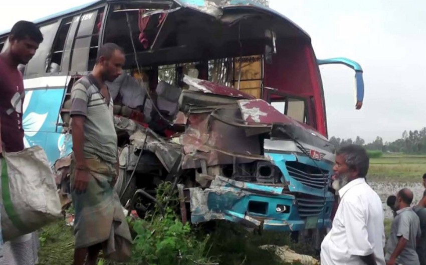 Два автобуса столкнулись в Бангладеше, есть погибшие