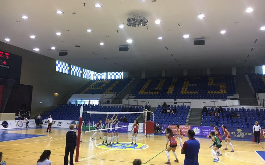 Женская юношеская сборная Азербайджана по волейболу провела первую игру