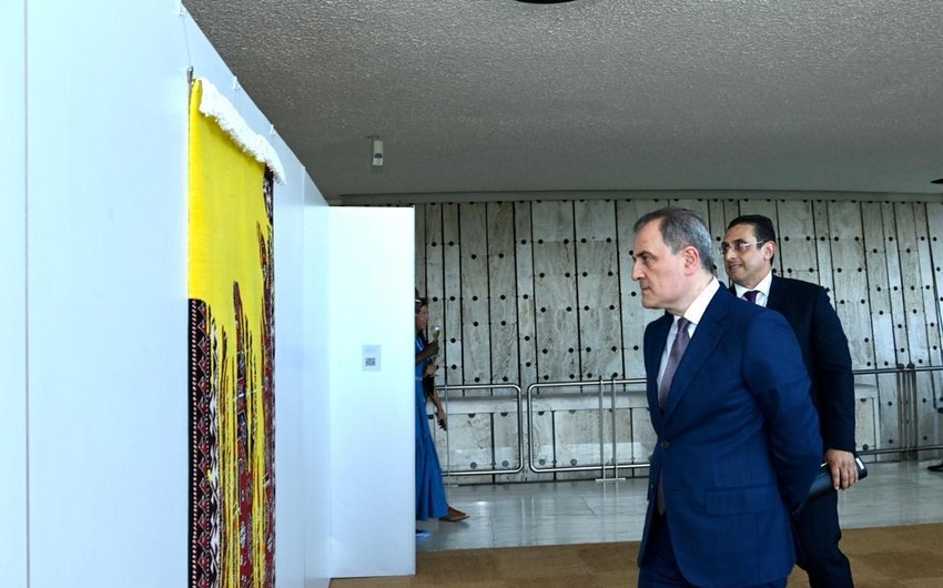 Джейхун Байрамов принял участие в открытии выставки ковров в женевском офисе ООН