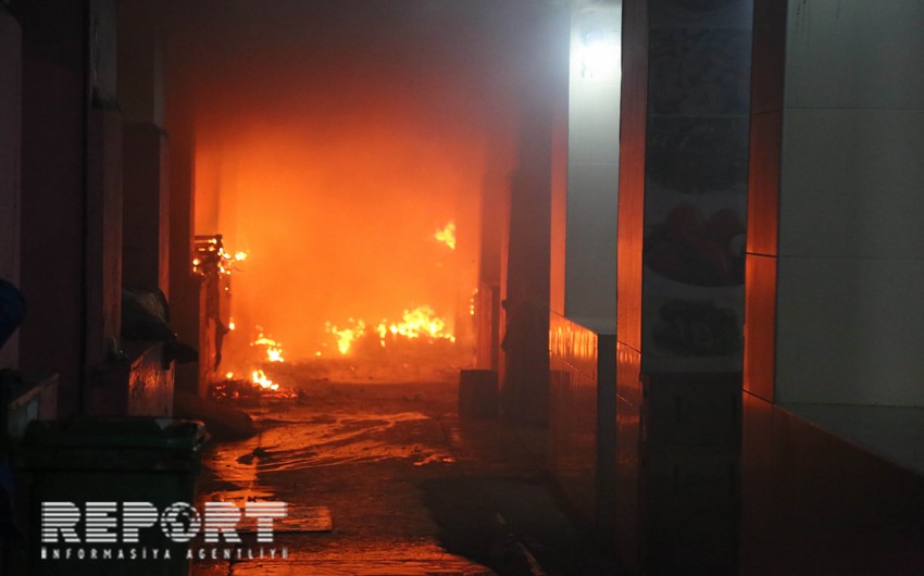 В Баку произошел пожар в здании, 3 человека получили ранения, трое спасены