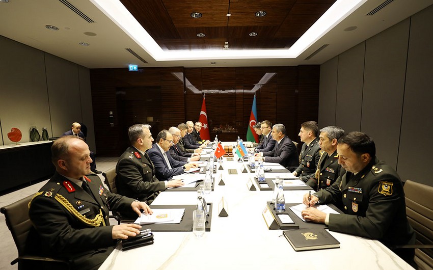В Баку состоялась встреча министров обороны Азербайджана и Турции