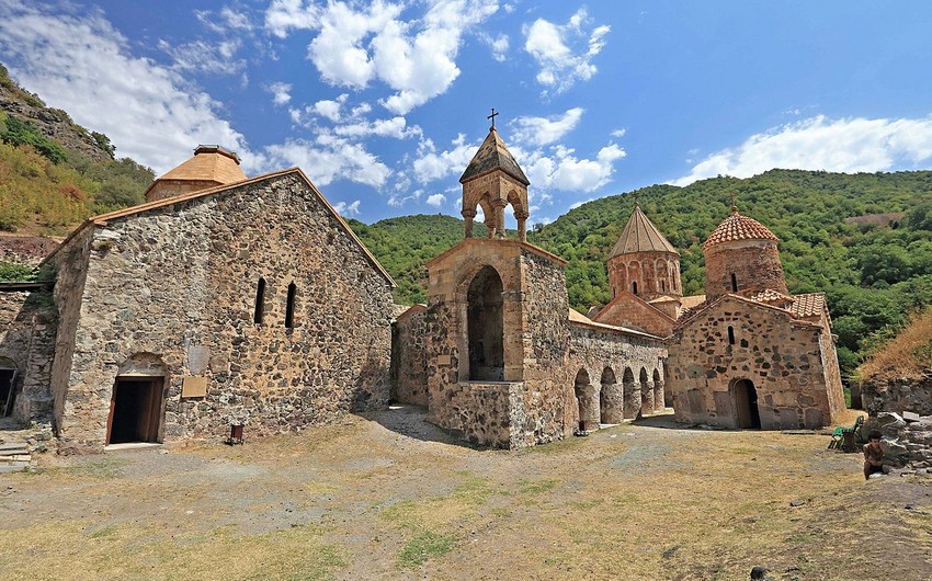 Ermənilər Xudavəng monastır kompleksini talan edib