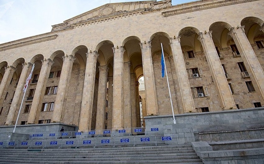 Issue of erecting bust to Karabakh separatist raised in Georgian Parliament