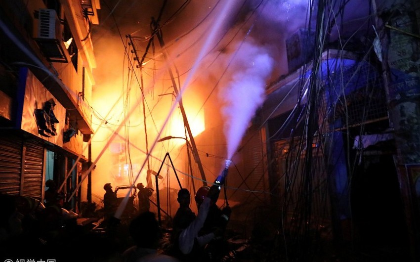 Banqladeşin paytaxtında yanğın zamanı 81 nəfər həlak olub, onlarla yaralı var - FOTO - YENİLƏNİB-3