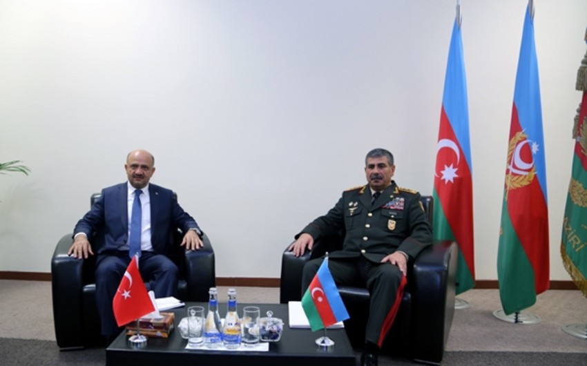 Azerbaijani and Turkish Defense Ministers discuss expanding military cooperation