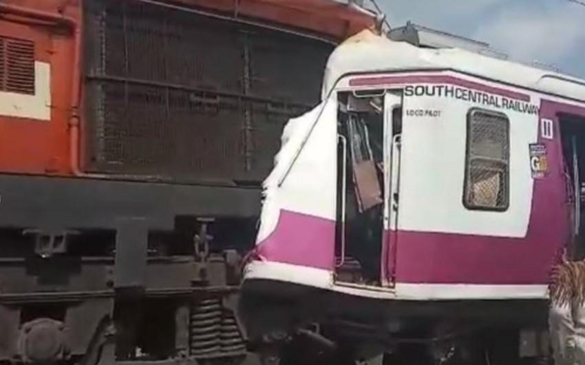 Поезда столкнулись в Бангладеше, погибли 12 человек