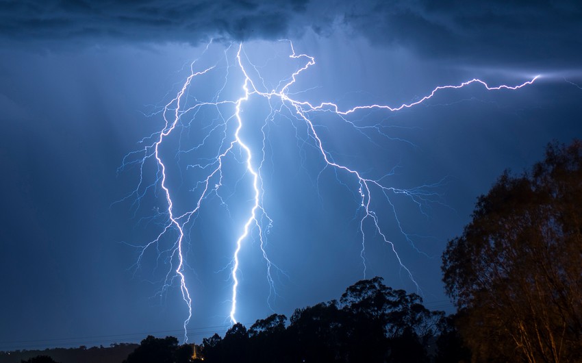 Ученые попытаются управлять молниями с помощью гигантского лазера