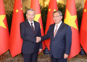 Vietnam, China sign 10 documents during Chinese Premier's visit to Hanoi