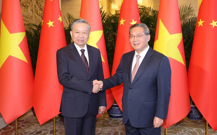 Vietnam, China sign 10 documents during Chinese Premier's visit to Hanoi