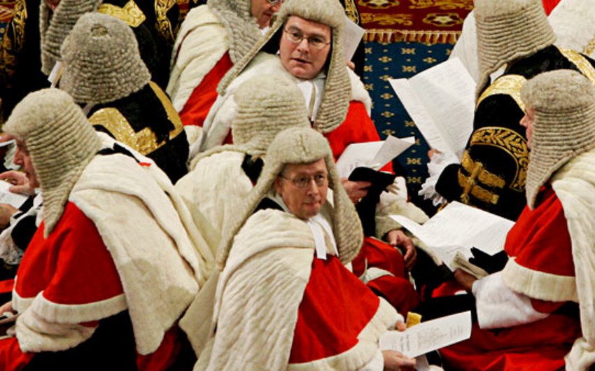 Британия: Вице-спикер палаты лордов уходит со скандалом