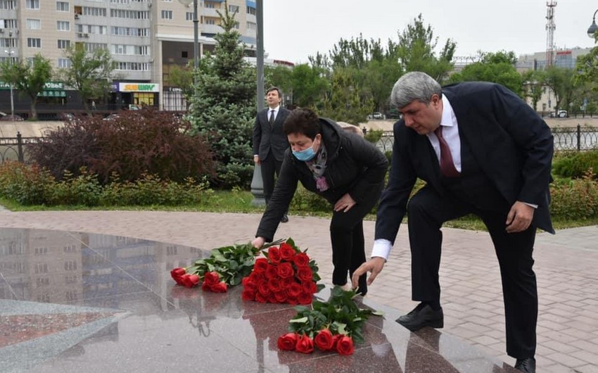 В Волгограде и Астрахани почтили память Гейдара Алиева