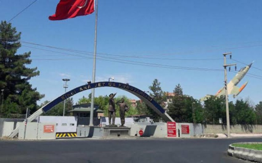 Türkiyədə hərbi bazaya hücum edilib
