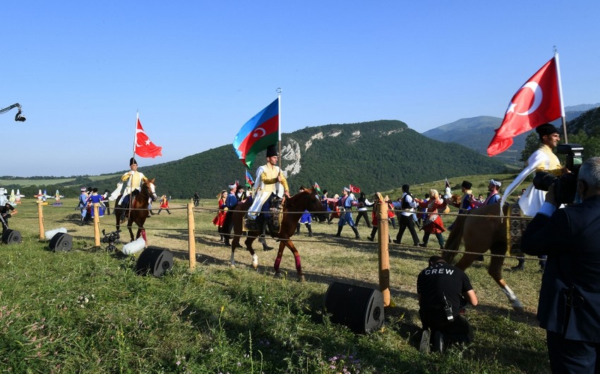 В Шуше представлена композиция Музыкальное наследие и карабахские кони на Джыдыр дюзю
