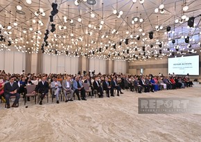 В Баку начался третий день Форума азербайджанского языка и литературы