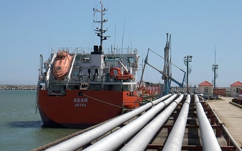 Казахстан увеличил транспортировку нефти из порта Актау в Азербайджан 