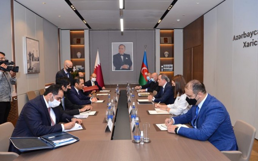 В Баку проходит встреча глав МИД Азербайджана и Катара