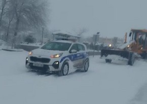 В Хызинском районе дороги очищены от снега, обеспечено бесперебойное движение транспорта