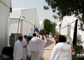 Azerbaijani pilgrims climb Mount Arafat for peak of Hajj - PHOTO