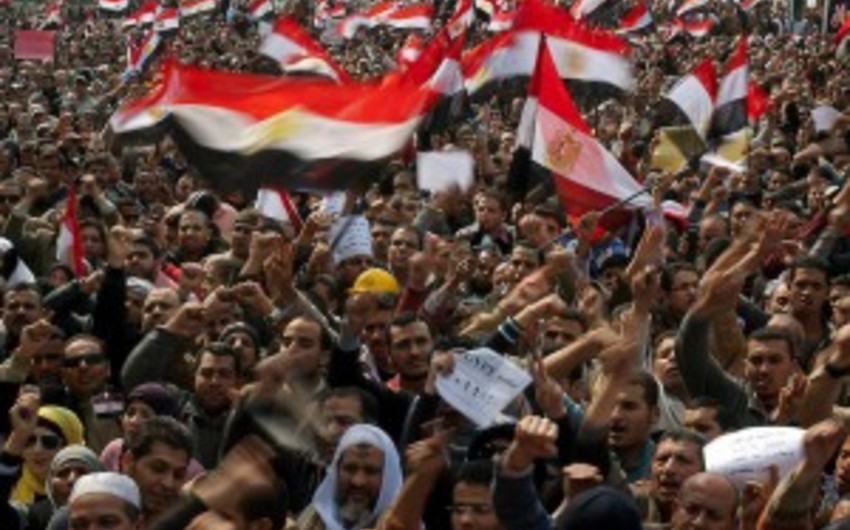 Cairo police fire tear gas, break up anti-government rallies