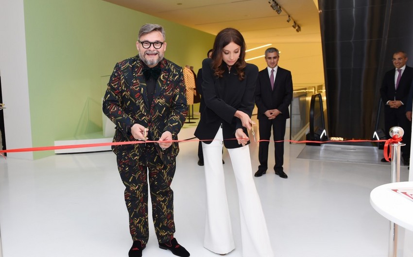 В Центре Гейдара Алиева открылась выставка Модернизм и мода