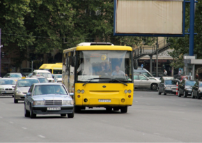 В Грузии начал работать общественный транспорт