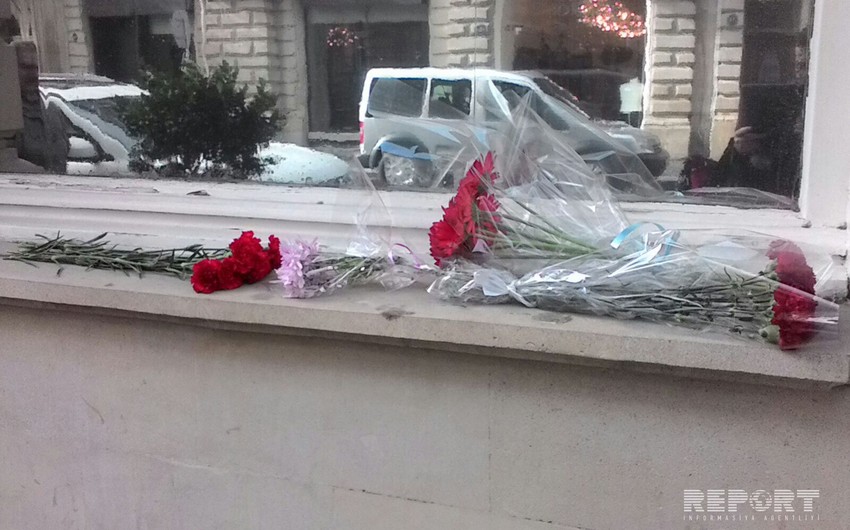 Azerbaijanis honor memory of Paris attacks victims