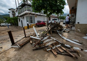 В Мексике из-за урагана Рослин погибли по меньшей мере три человека