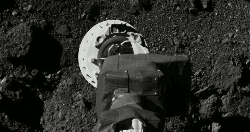 OSIRIS-REx zondunun kapsulu asteroiddən alınan maddə nümunəsi ilə Yerə qayıdıb