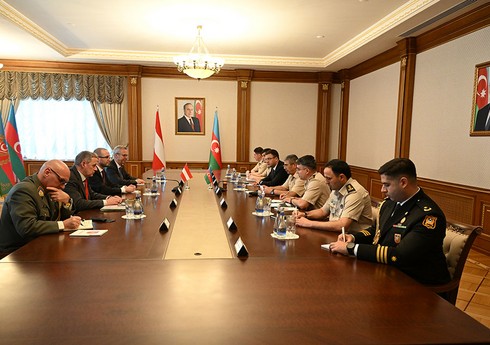 Обсуждены вопросы расширения военного сотрудничества между Азербайджаном и Австрией