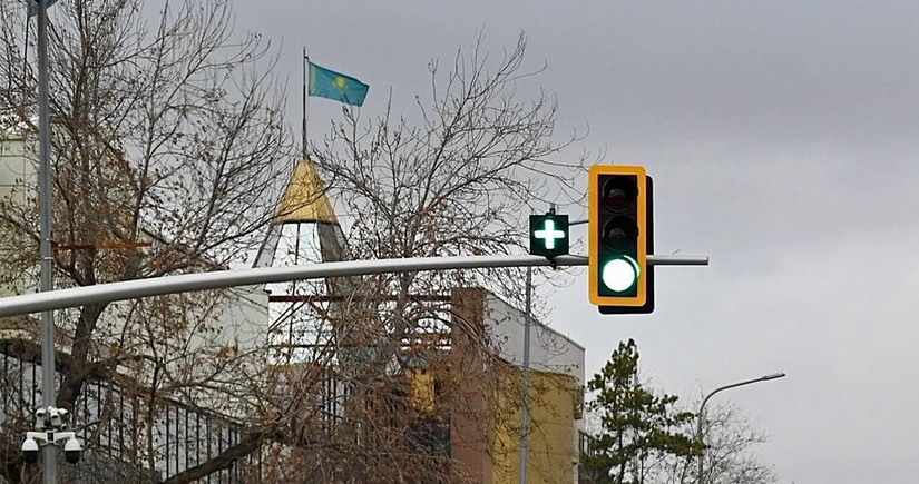 В Казахстане ввели новый сигнал светофора