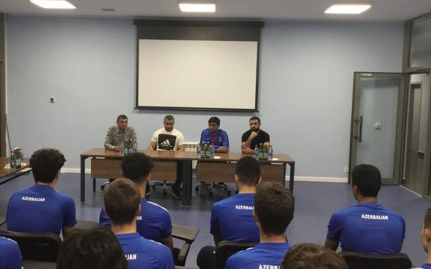 Гурбан Гурбанов встретился с членами сборной U-17 Азербайджана
