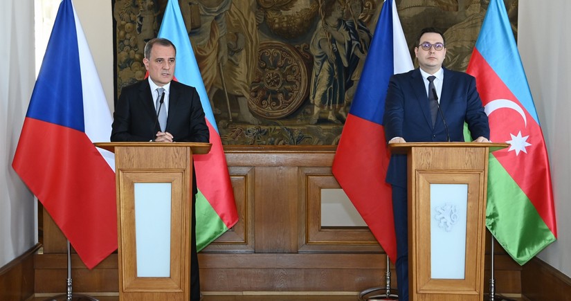 Azerbaijani, Czech FMs make speech at joint press conference