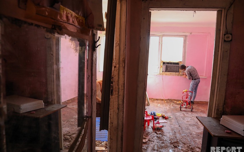 Проживавшие в сгоревшем доме в Баку вынужденные переселенцы: Пока ждем - ФОТОРЕПОРТАЖ