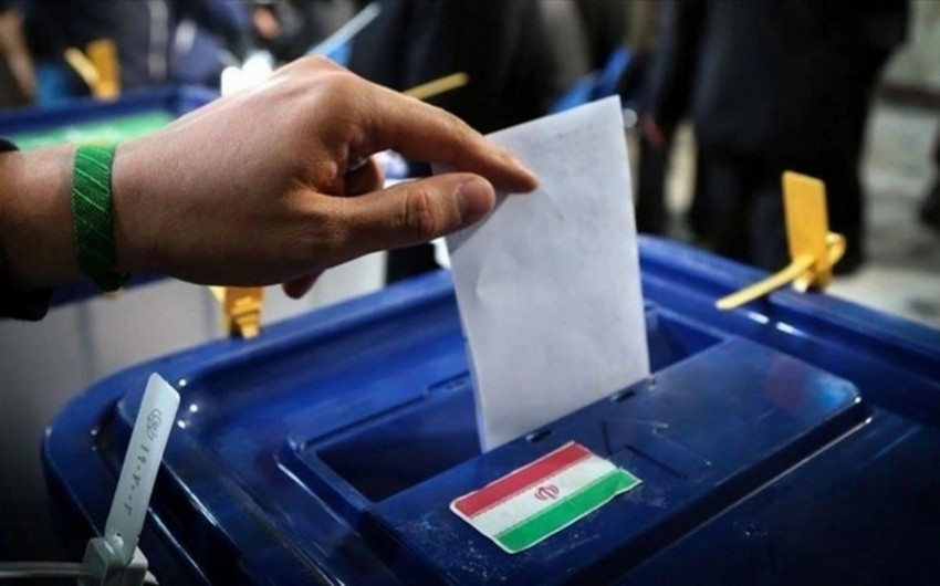 Voting at early presidential elections starts in Iran