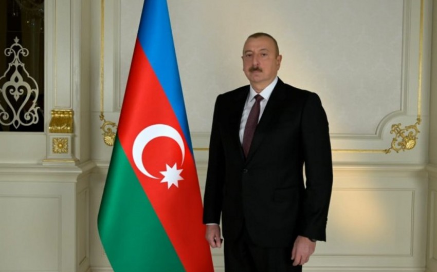 Президент Ильхам Алиев поздравил греческую коллегу Катерину Сакелларопулу