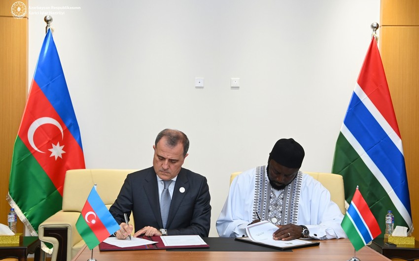 Азербайджан и Гамбия отменили визовый режим для обладателей дипломатических паспортов