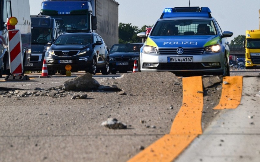 Almaniyada istidən yolların asfalt-beton örtüyü çatlayır