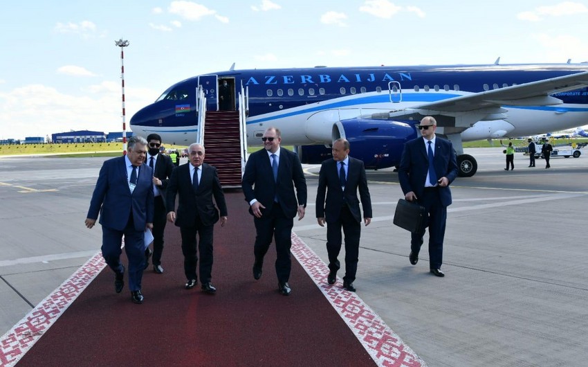 Azerbaijan's Prime Minister leaves for Minsk